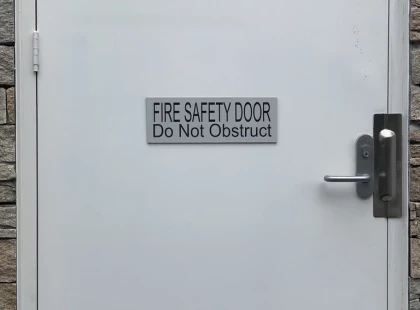 SAFETY DOOR SIGN